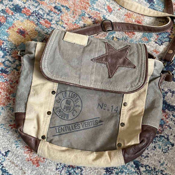 Myra Bag Women Leather Star Shoulder Bag - Picture 2 of 9